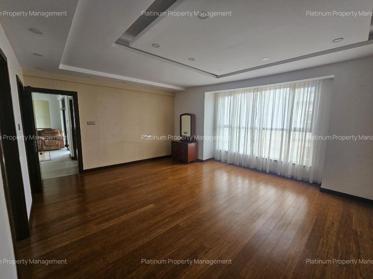 4 Bed Apartment with En Suite in Parklands - 13