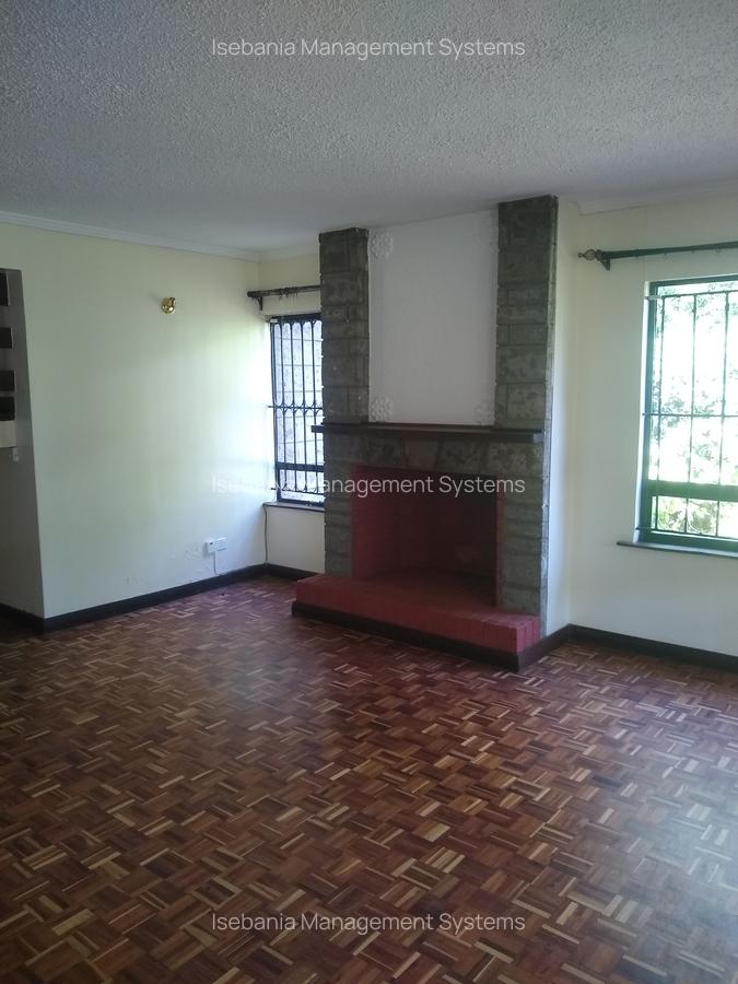 4 Bed House with En Suite at - 5