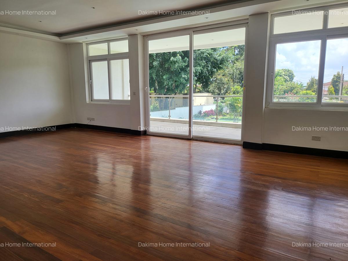 5 Bed House with En Suite in Runda - 13