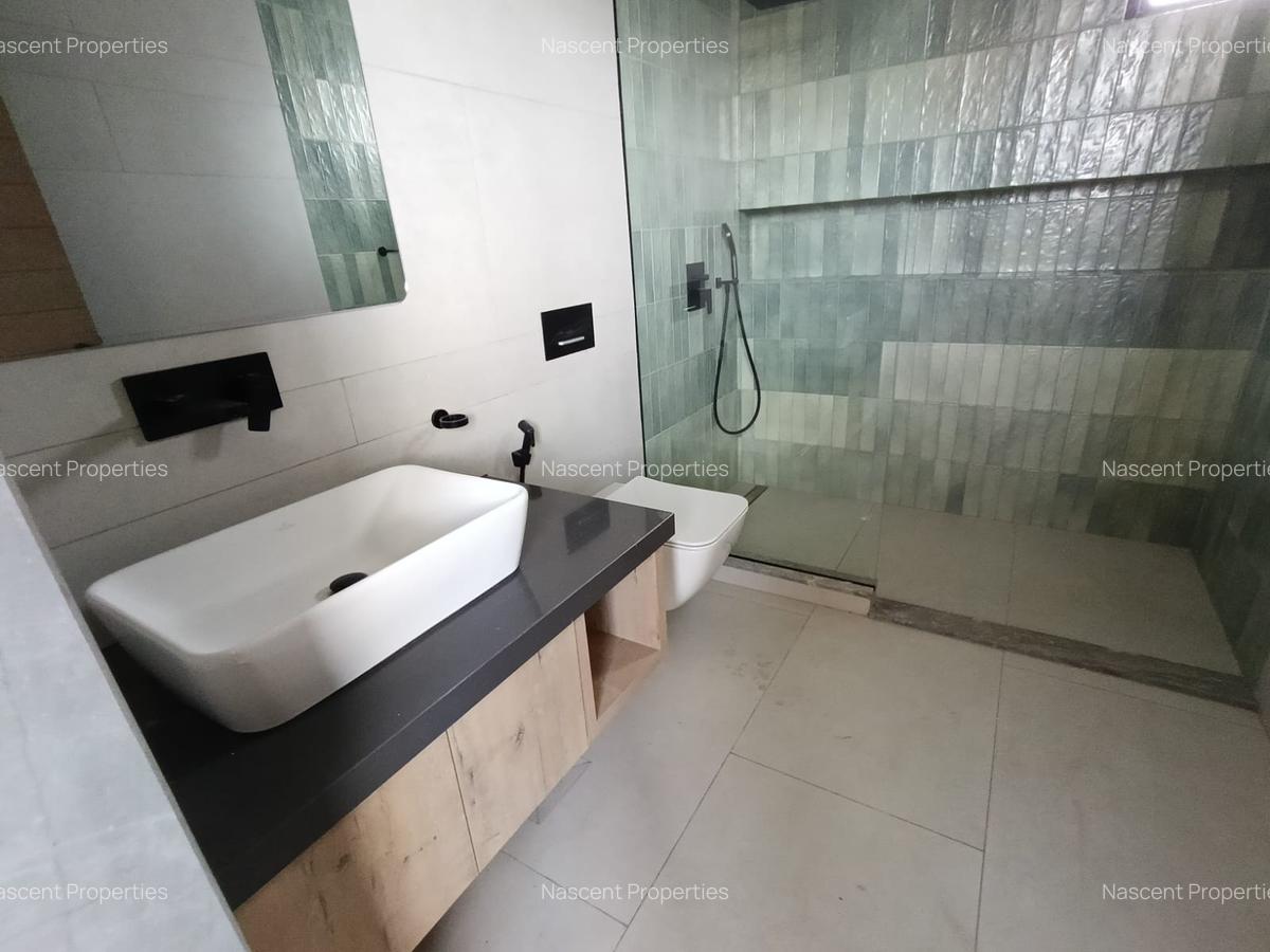 5 Bed Villa with En Suite in Kyuna - 12