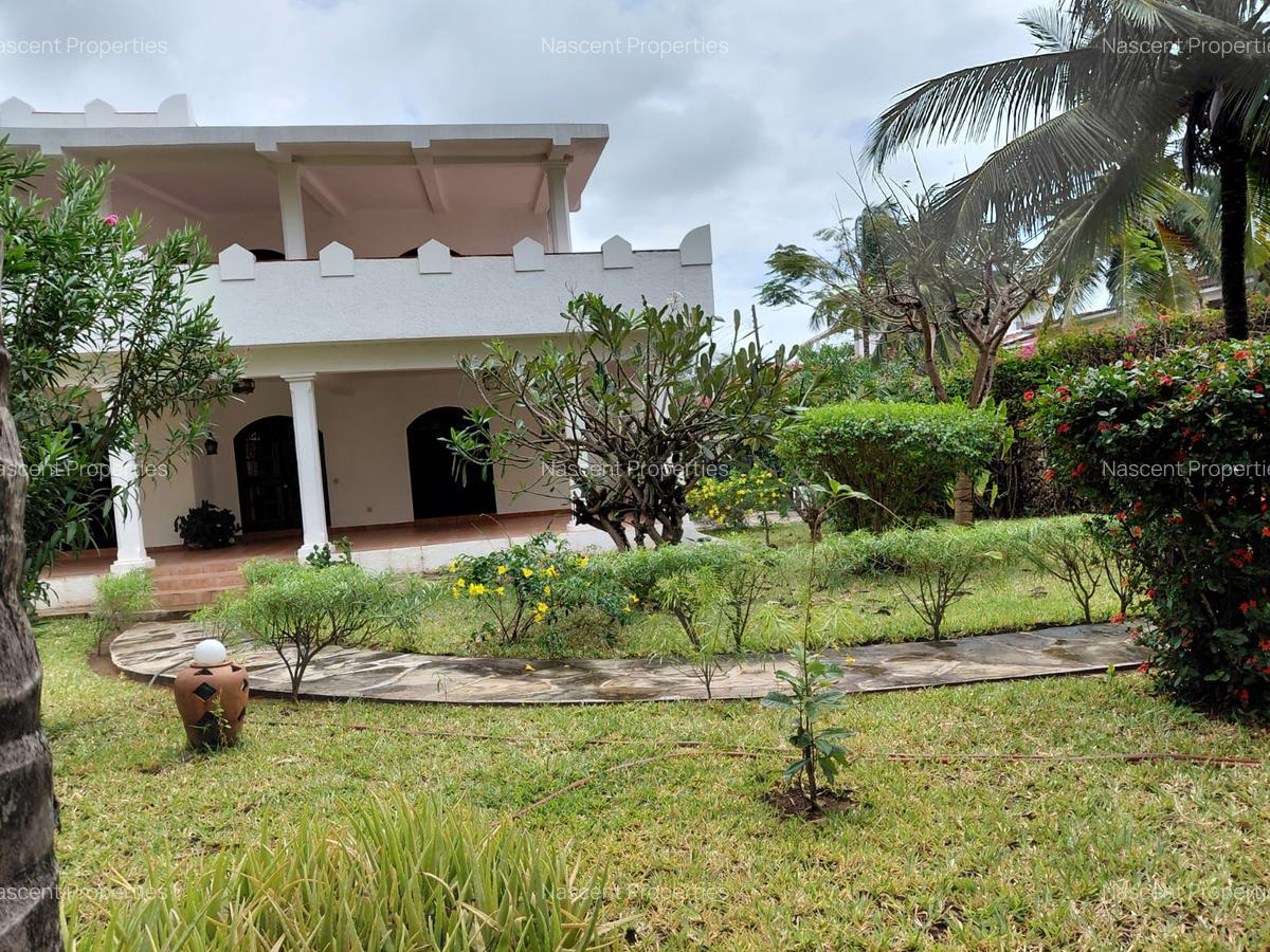 4 Bed House with En Suite in Watamu - 2