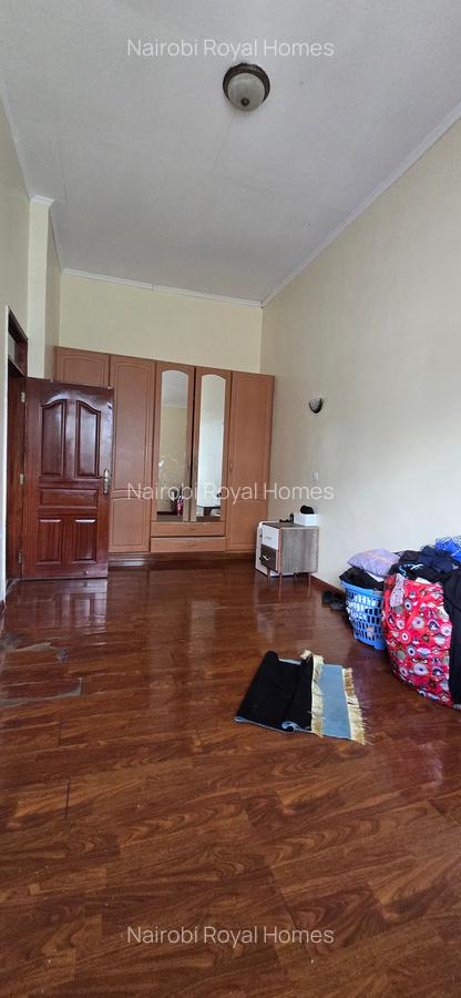 5 Bed Townhouse with En Suite at Lavington Green - 12