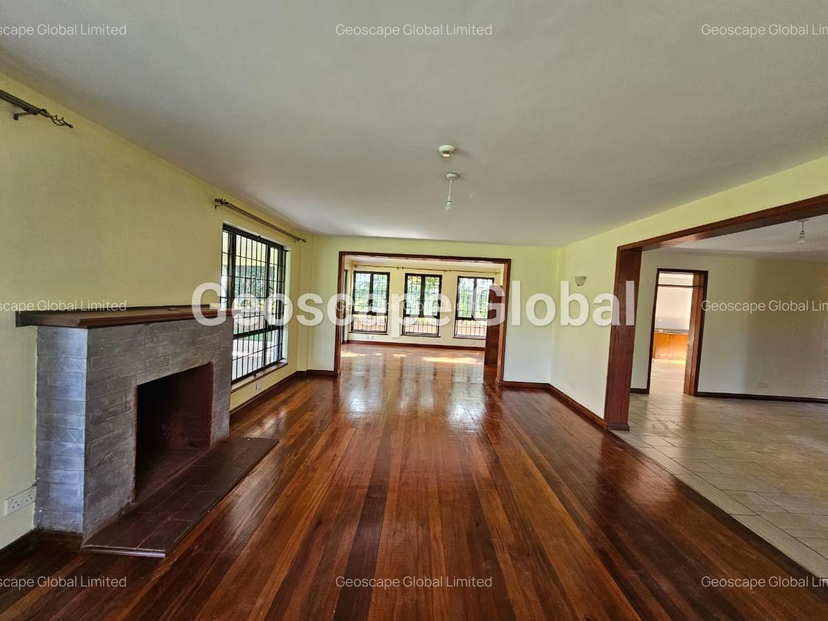 5 Bed House with En Suite in Runda - 2