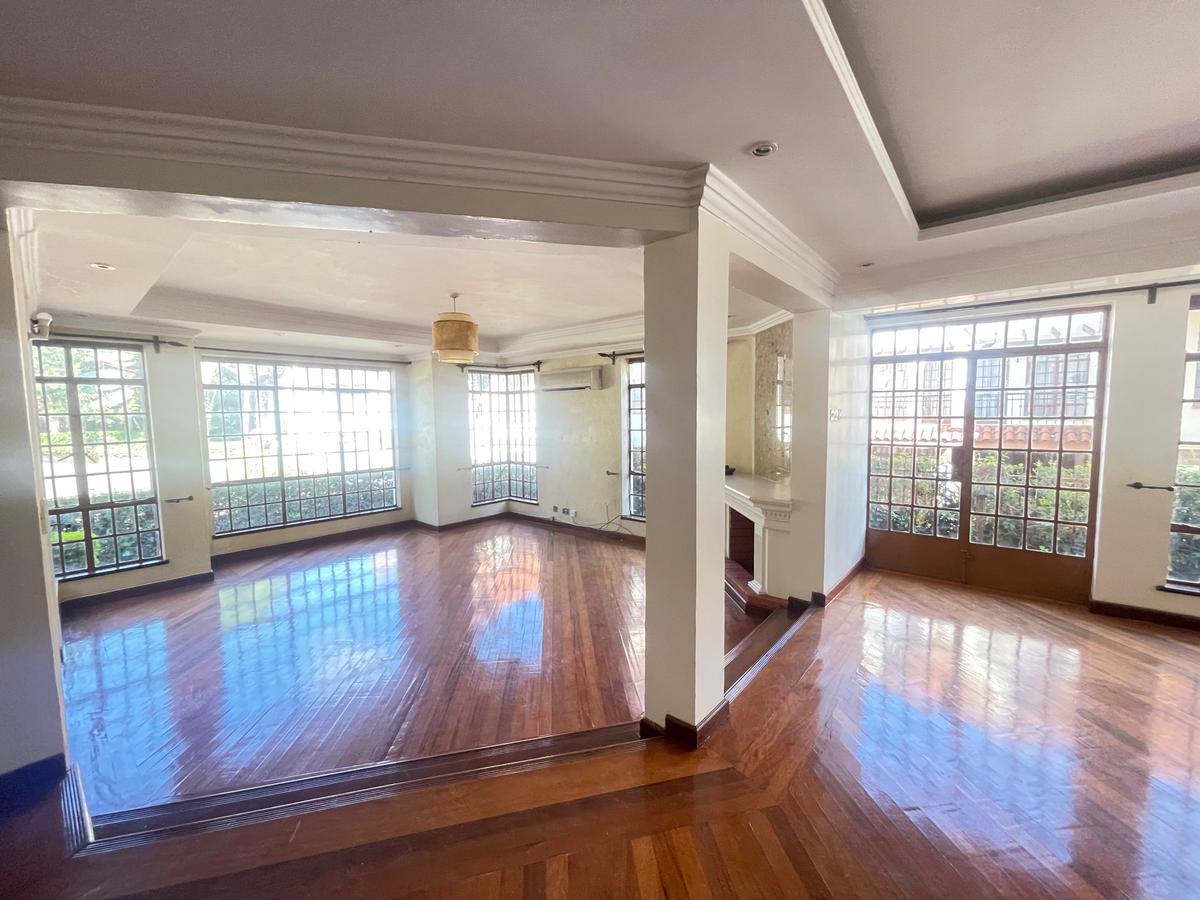 5 Bed Townhouse with En Suite in Lavington - 4