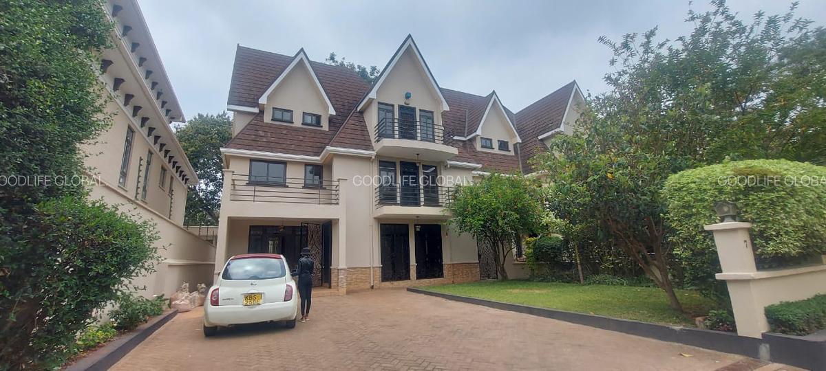 5 Bed Villa with En Suite at Lavington - 9