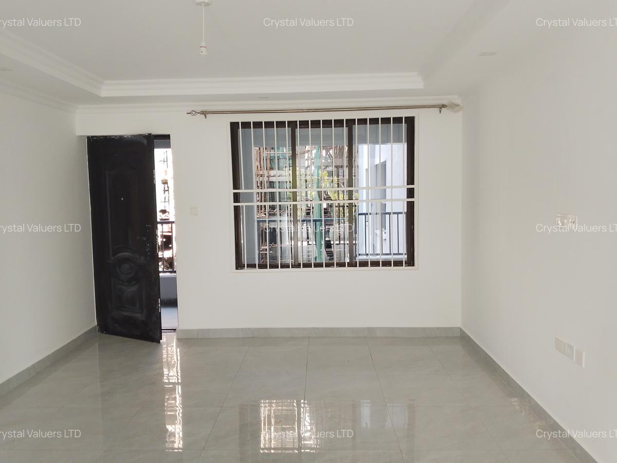 1 Bed Apartment with En Suite in Lavington - 4