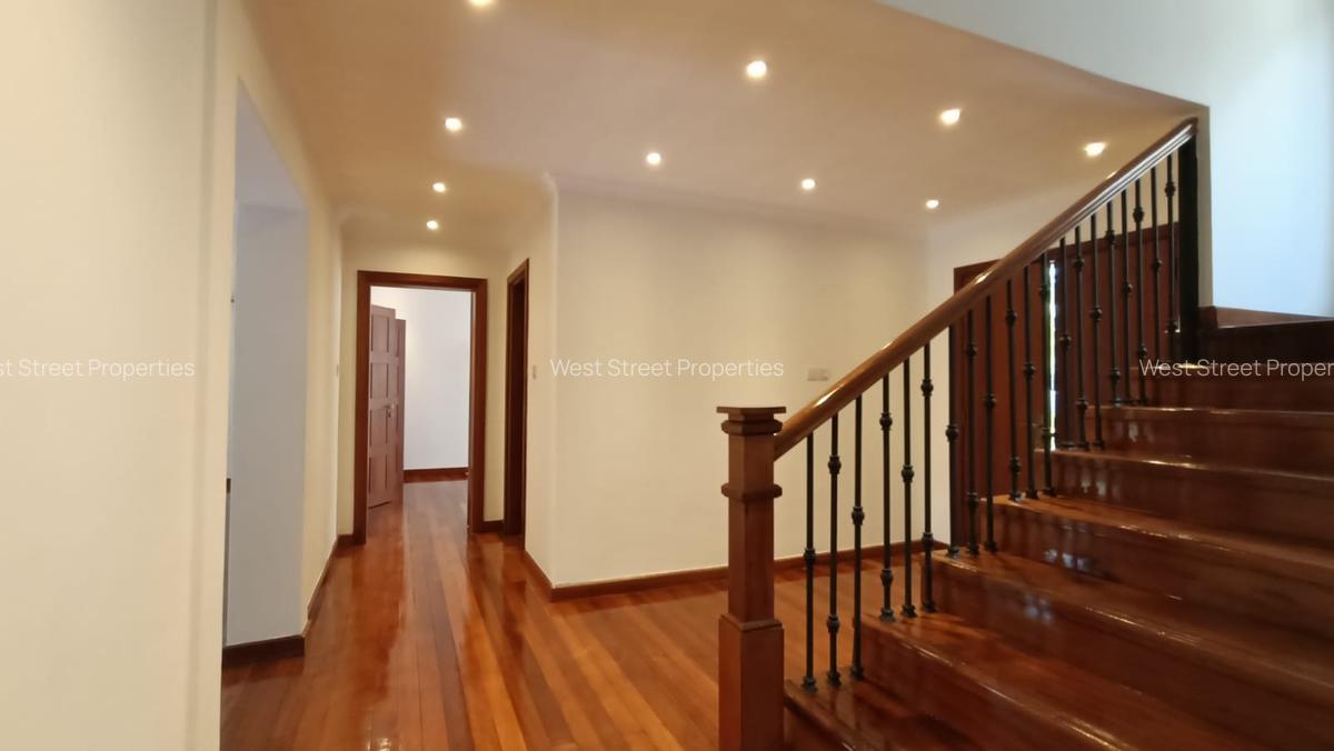 4 Bed Villa with En Suite at Lavington - 8