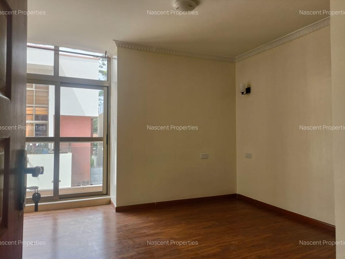 5 Bed Townhouse with En Suite in Lavington - 6