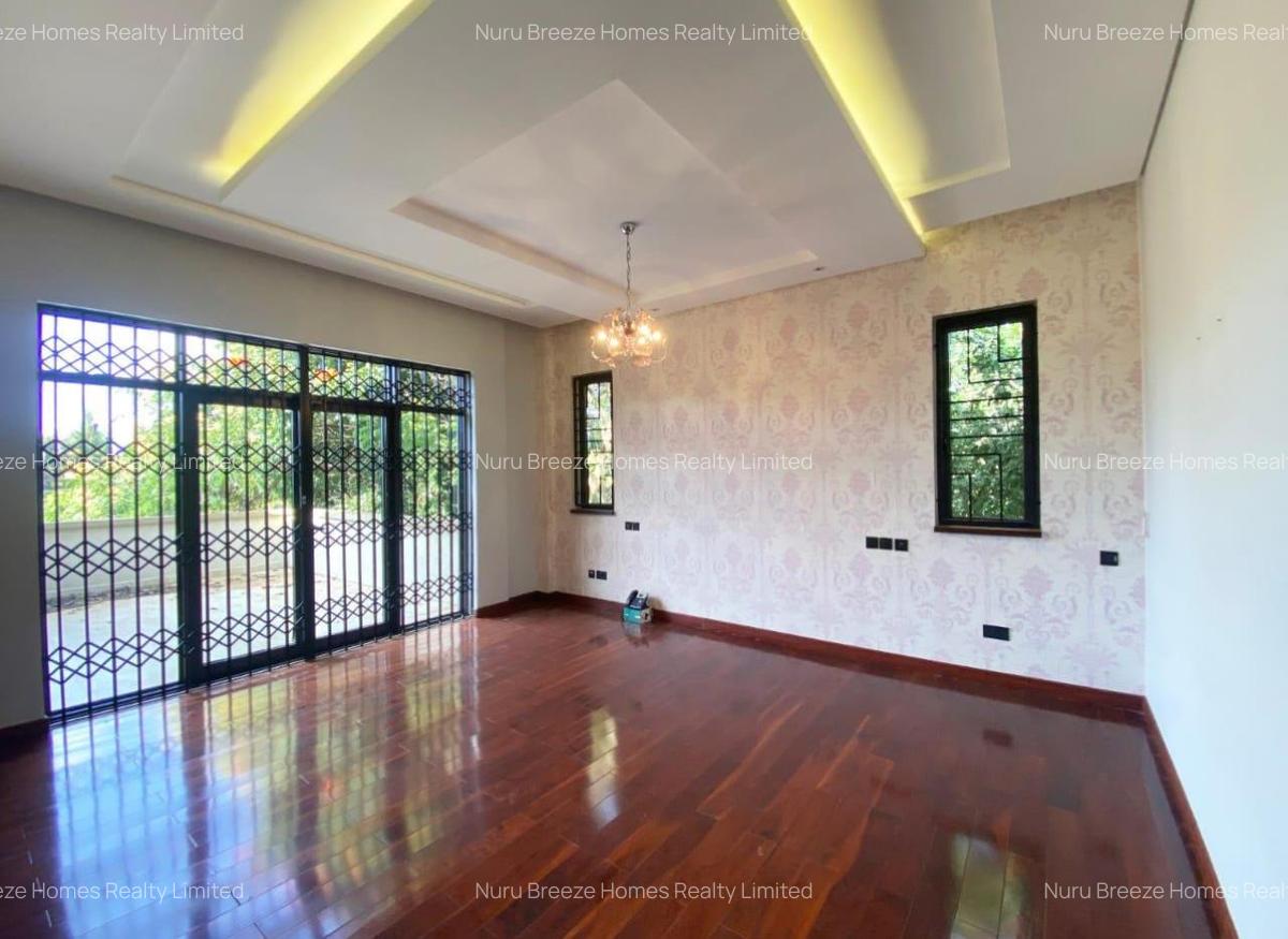 5 Bed House with En Suite in Runda - 10