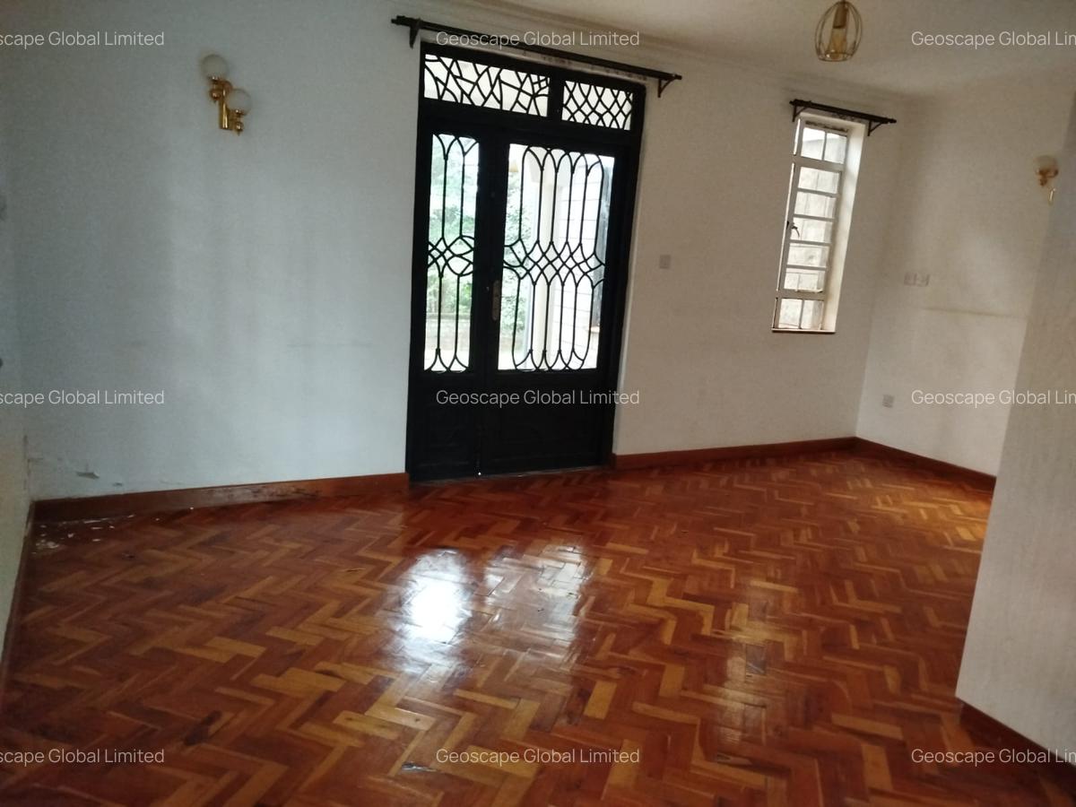5 Bed House with En Suite in Runda - 9