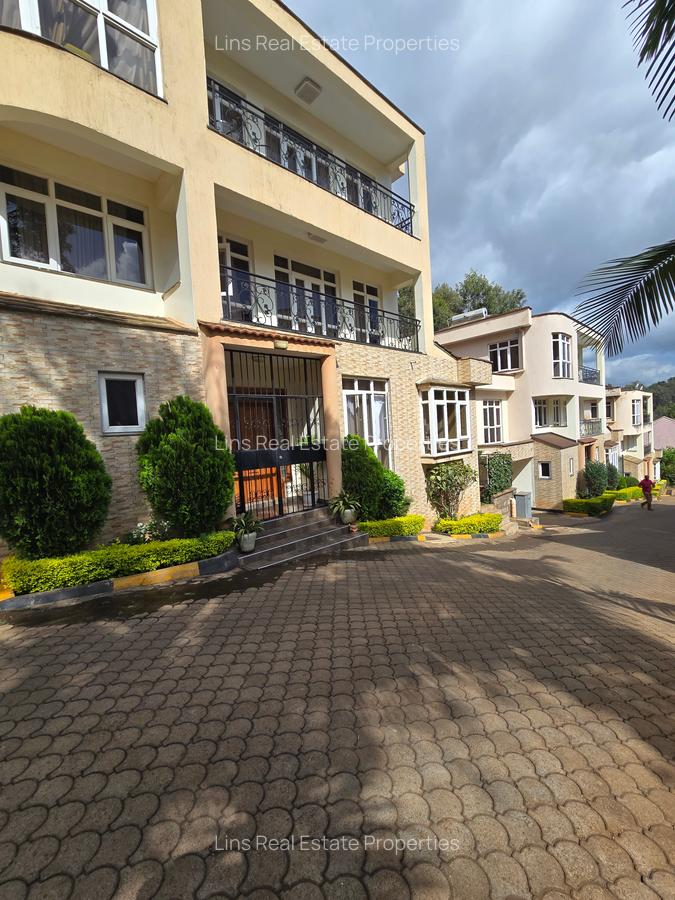 5 Bed Townhouse with En Suite in Lavington - 2