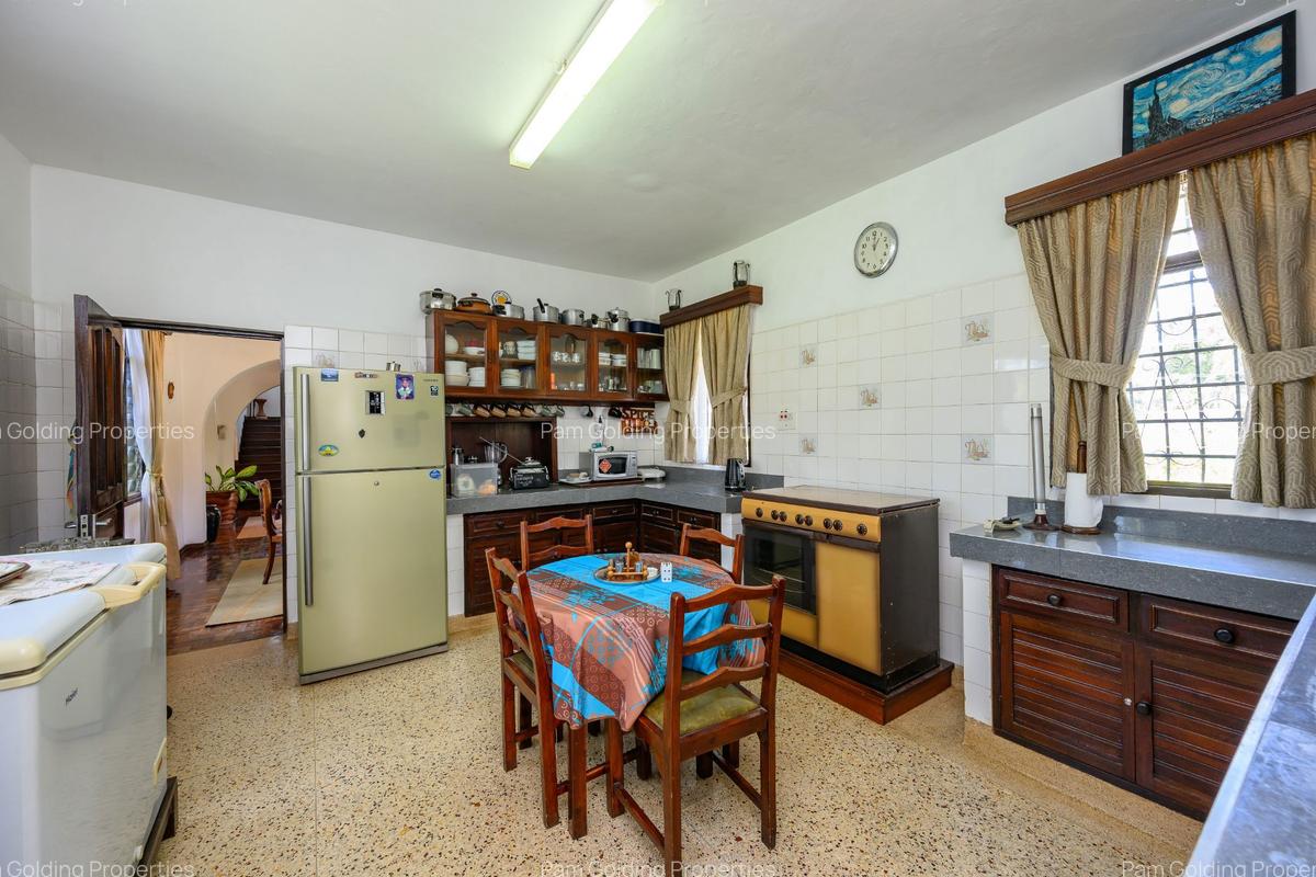 5 Bed Townhouse at Beach Road - 9