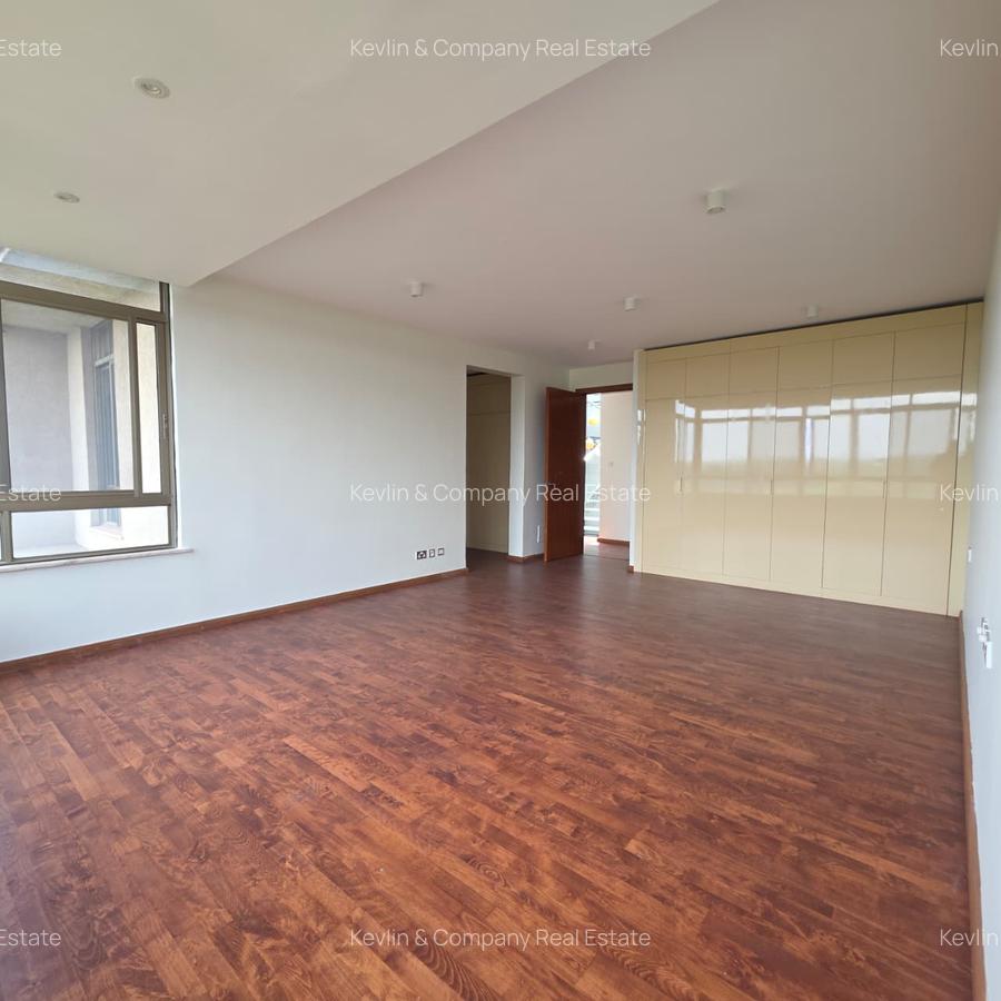 4 Bed Apartment with En Suite in Parklands - 14