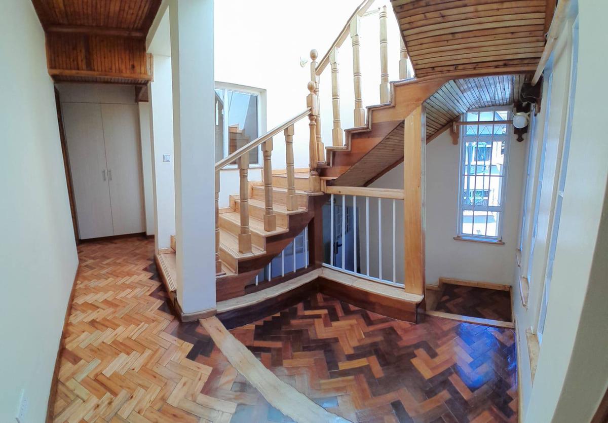 4 Bed House with En Suite in Spring Valley - 4