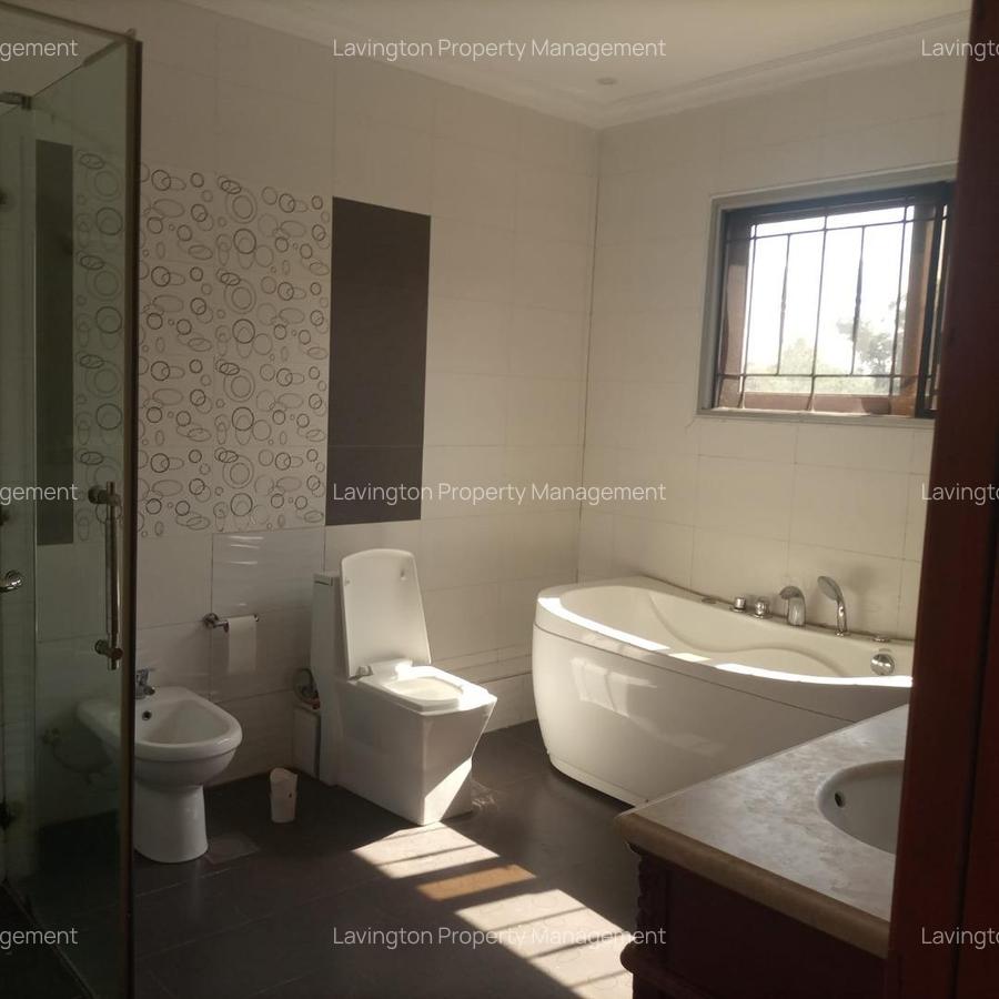 5 Bed Townhouse with En Suite at Lavington Green - 7