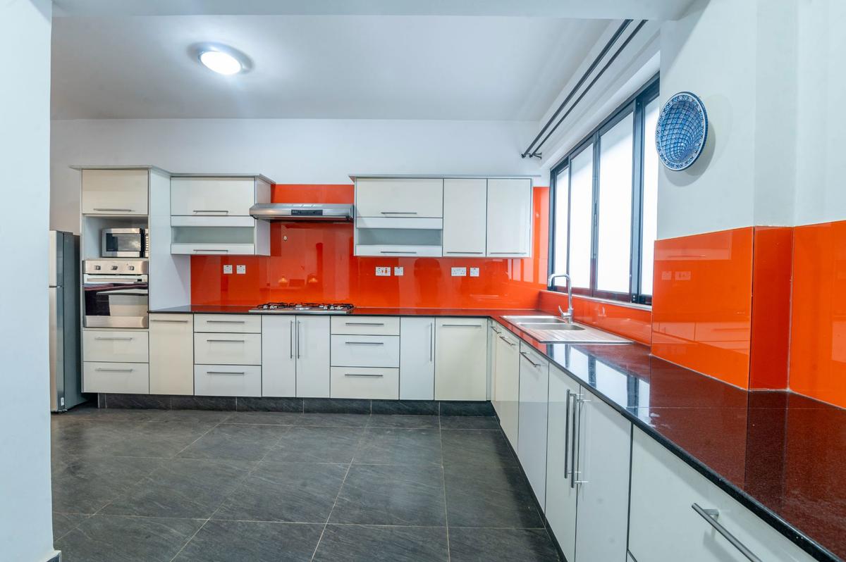 3 Bed Apartment with En Suite in Westlands Area - 1