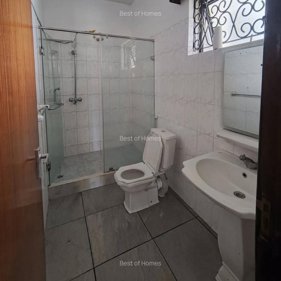 5 Bed Townhouse with En Suite in Kilimani - 11