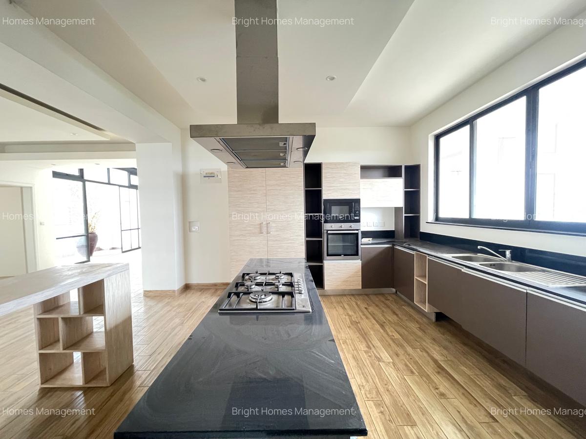 4 Bed Apartment with En Suite in Riverside - 17