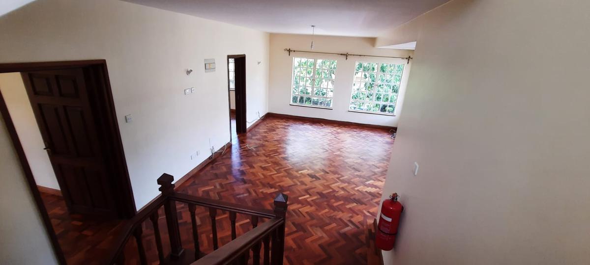 5 Bed Townhouse with En Suite in Lavington - 6