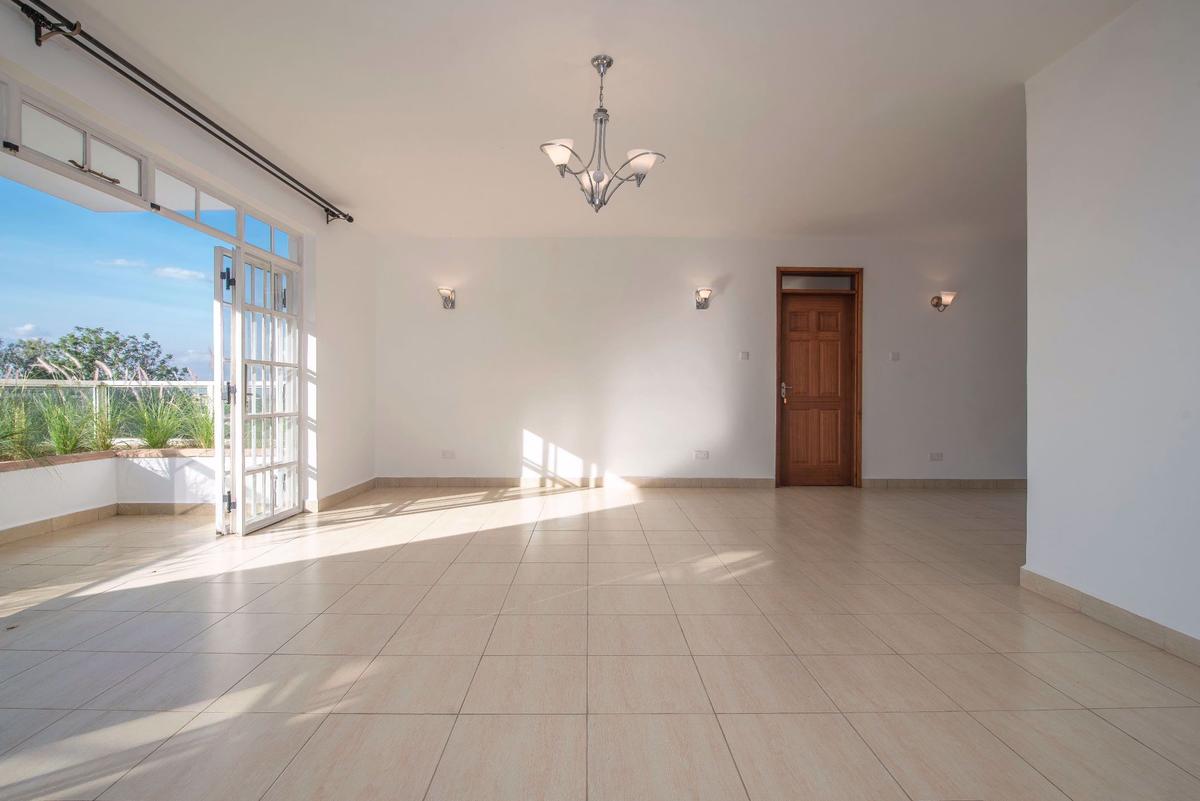 3 Bed Apartment with En Suite in Lavington - 12