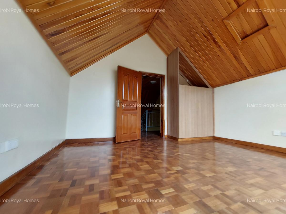 5 Bed Townhouse with En Suite at Lavington Road - 19