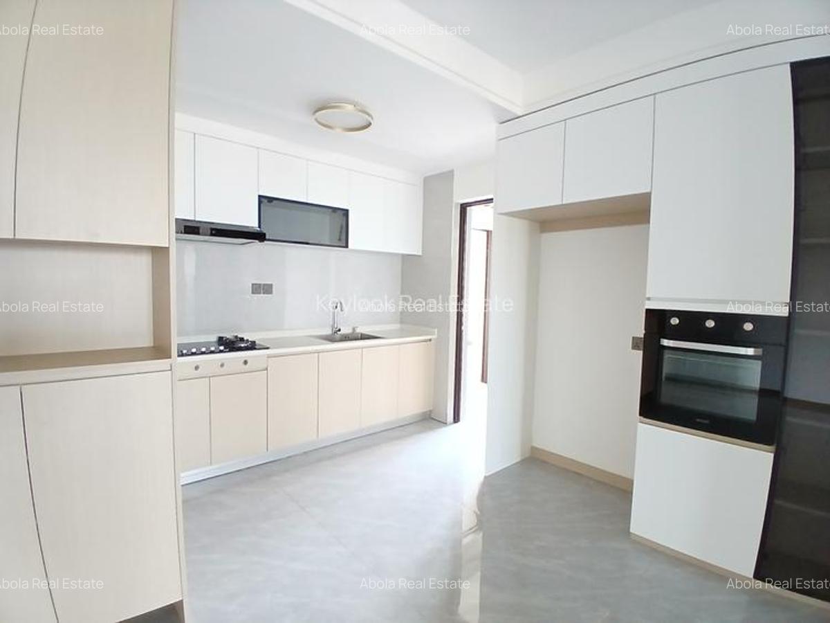 3 Bed Apartment with En Suite in Riverside - 9