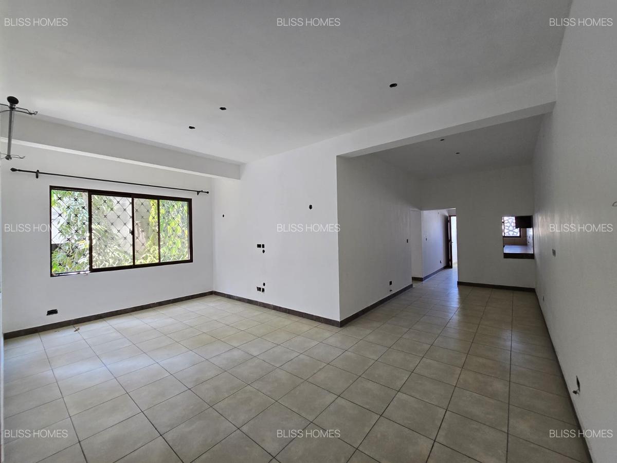 2 Bed Apartment with En Suite at Mtambo Road - 12