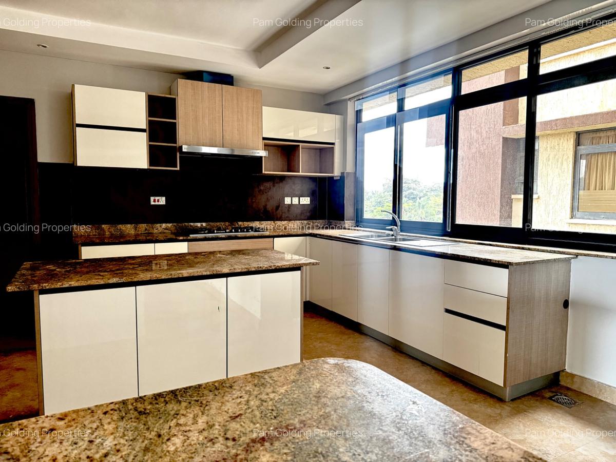 4 Bed Apartment with En Suite in Riverside - 6