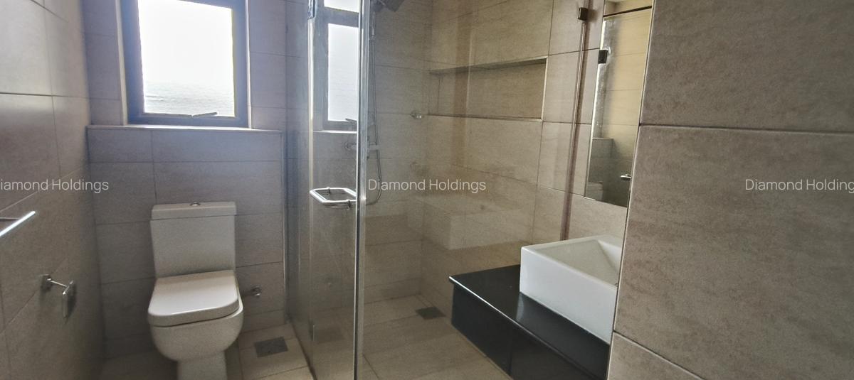 3 Bed Apartment with En Suite at Parklands - 6