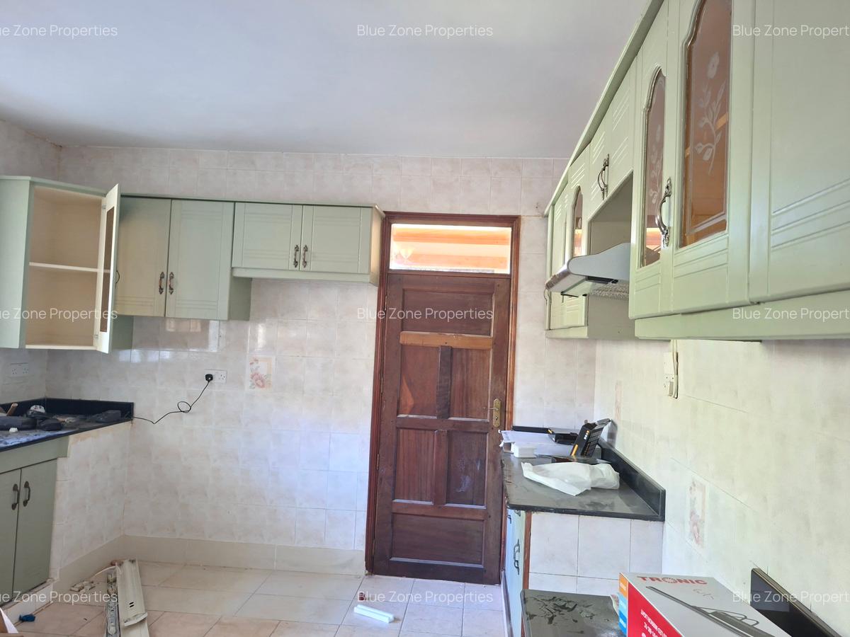 4 Bed House with En Suite at Off Mimosa Rd - 9