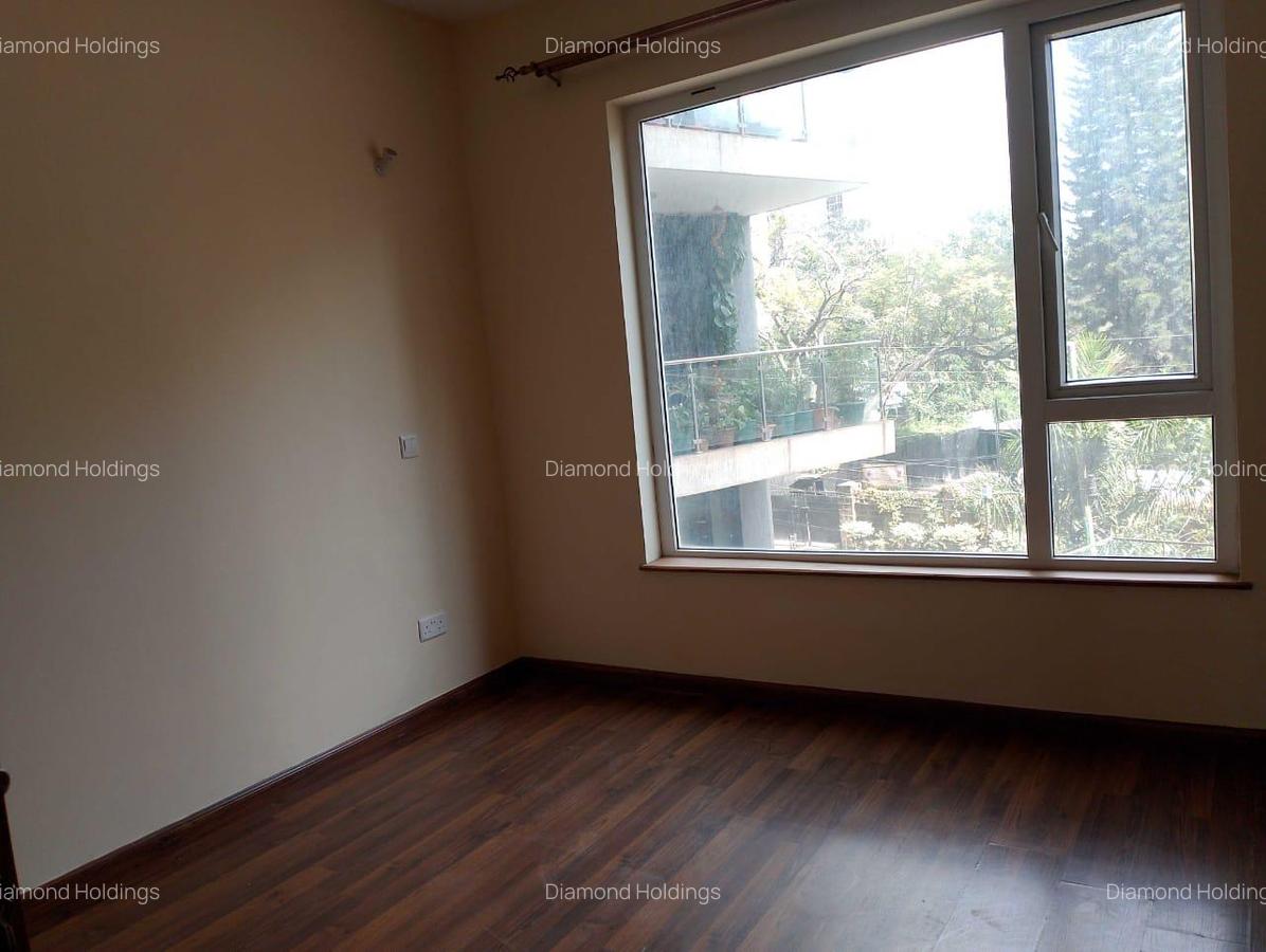 4 Bed Apartment with En Suite at Parklands - 3