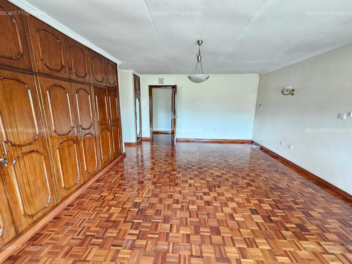 4 Bed House with En Suite at Evergreen - 9