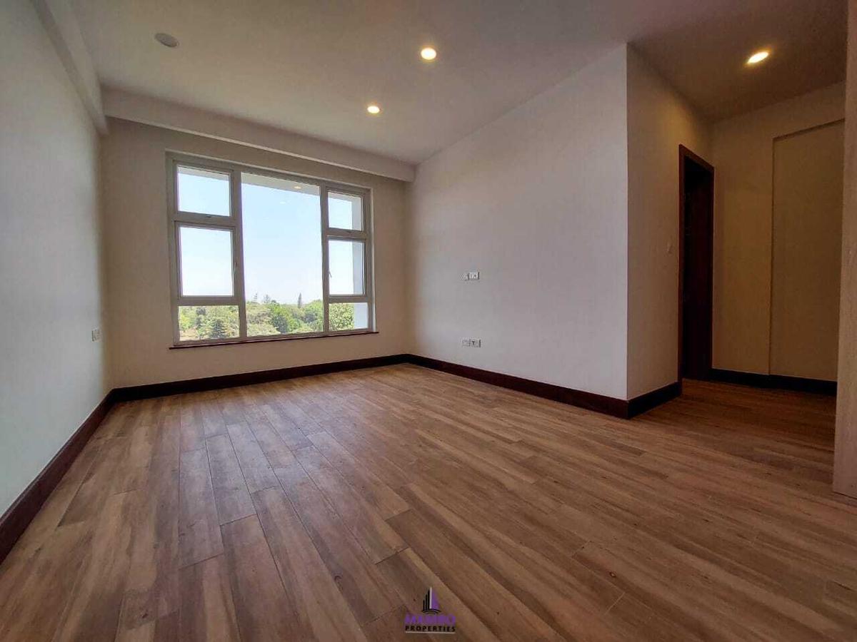 3 Bed Apartment with En Suite at City Park Drive - 17