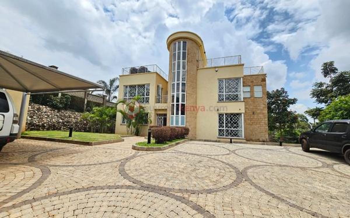 5 Bed Villa with En Suite at Runda - 1