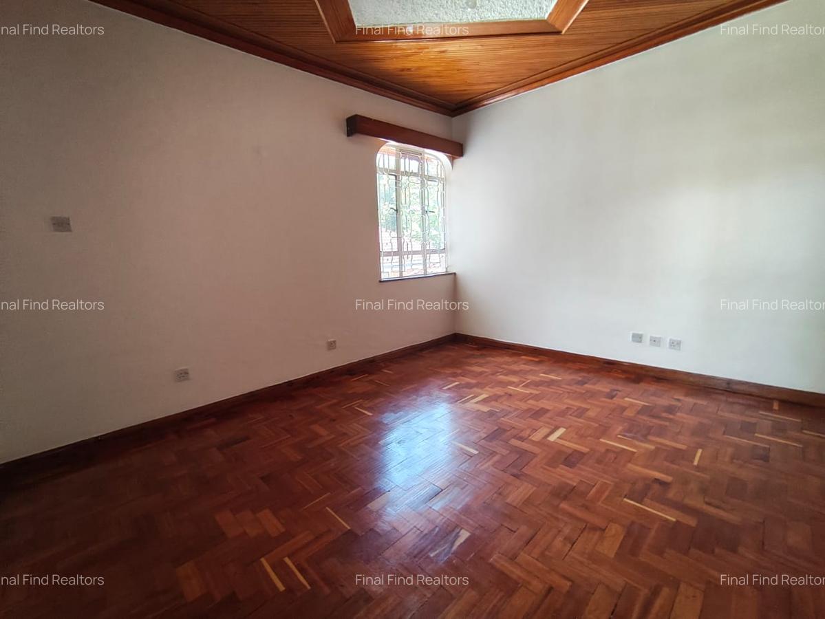 6 Bed House with Garden in Runda - 11