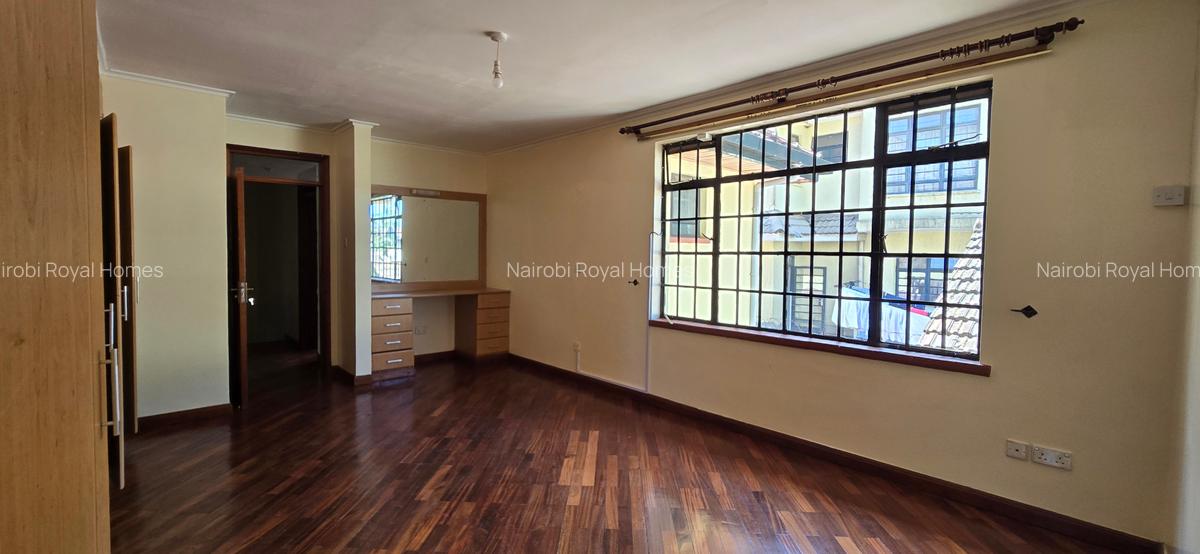 5 Bed Townhouse with En Suite at Lavington Green - 19
