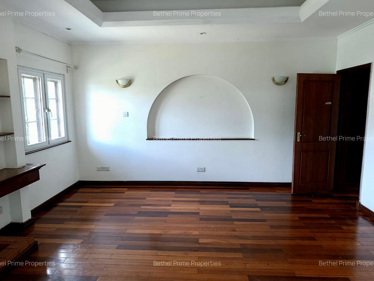4 Bed Townhouse with En Suite in General Mathenge - 20
