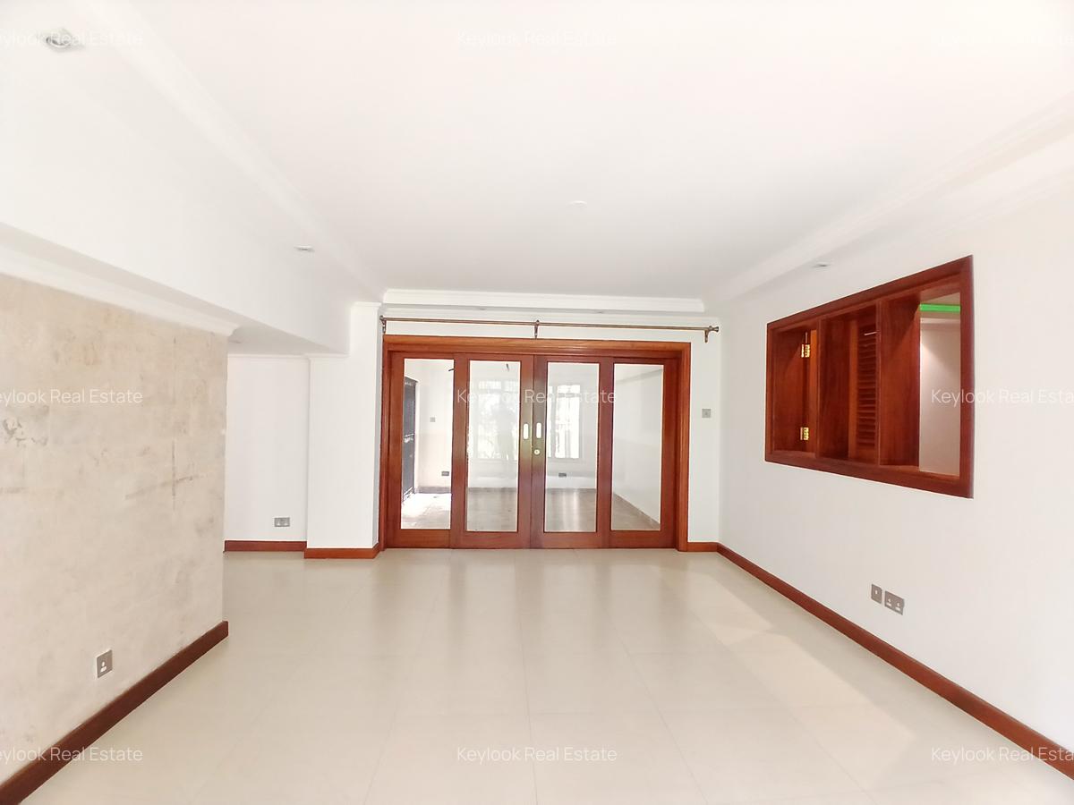 5 Bed Townhouse with En Suite at Lavington - 4