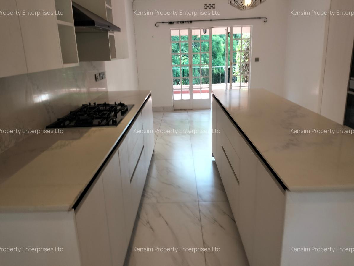 4 Bed House with En Suite in Lavington - 12