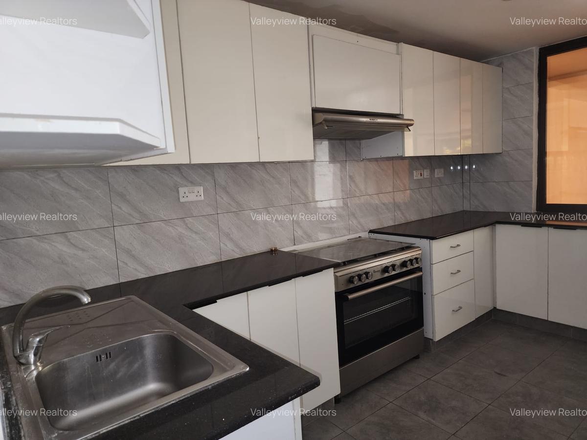 3 Bed Townhouse with En Suite at Riverside - 3