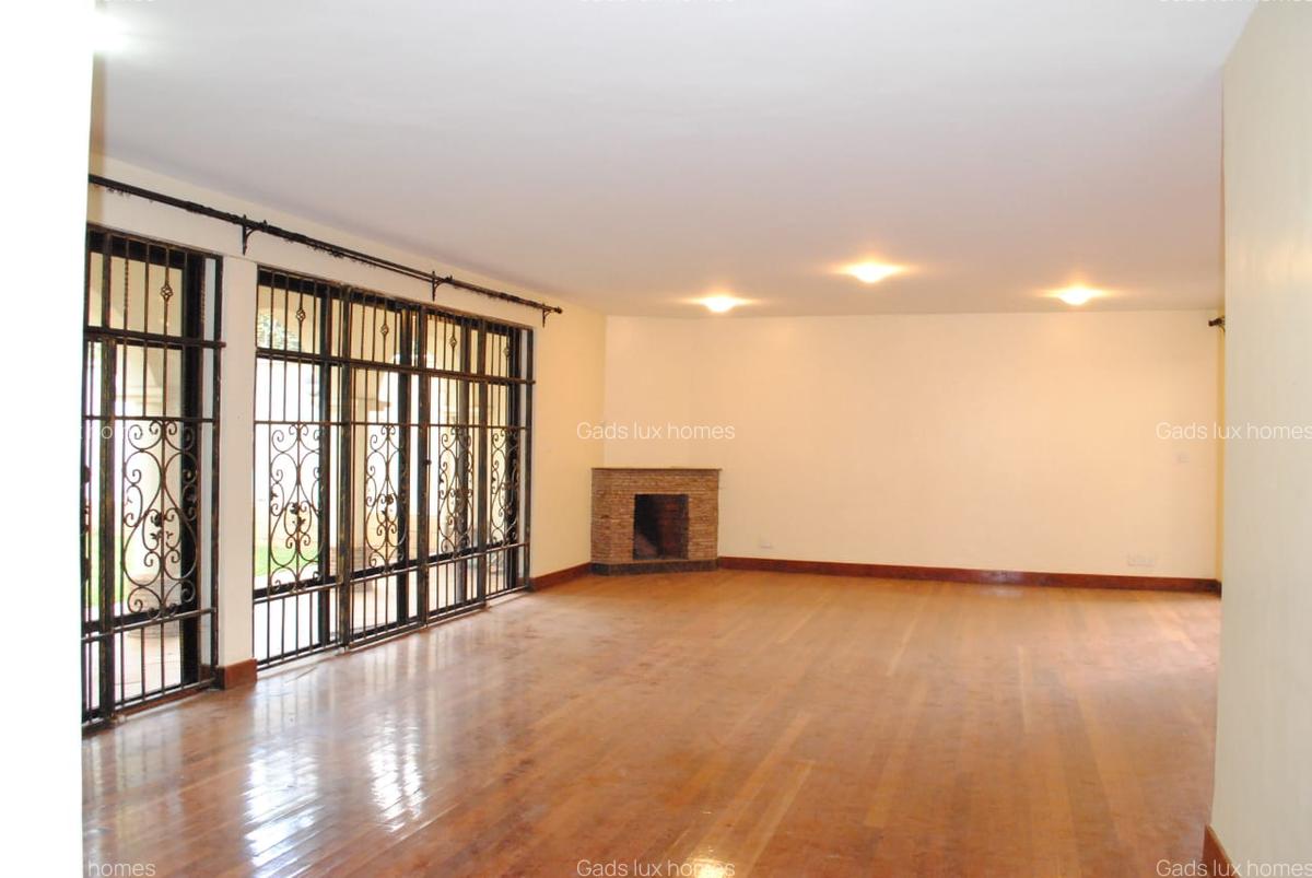 5 Bed Villa with En Suite at Lavington - 15