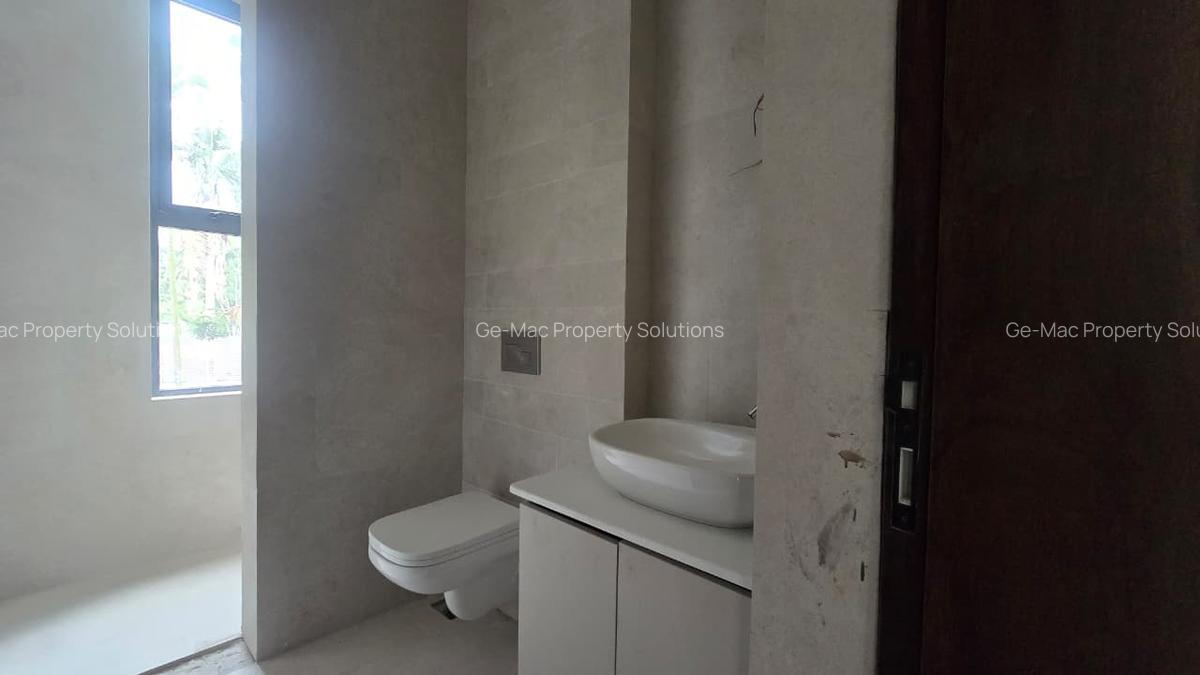 5 Bed House with En Suite in Lavington - 17