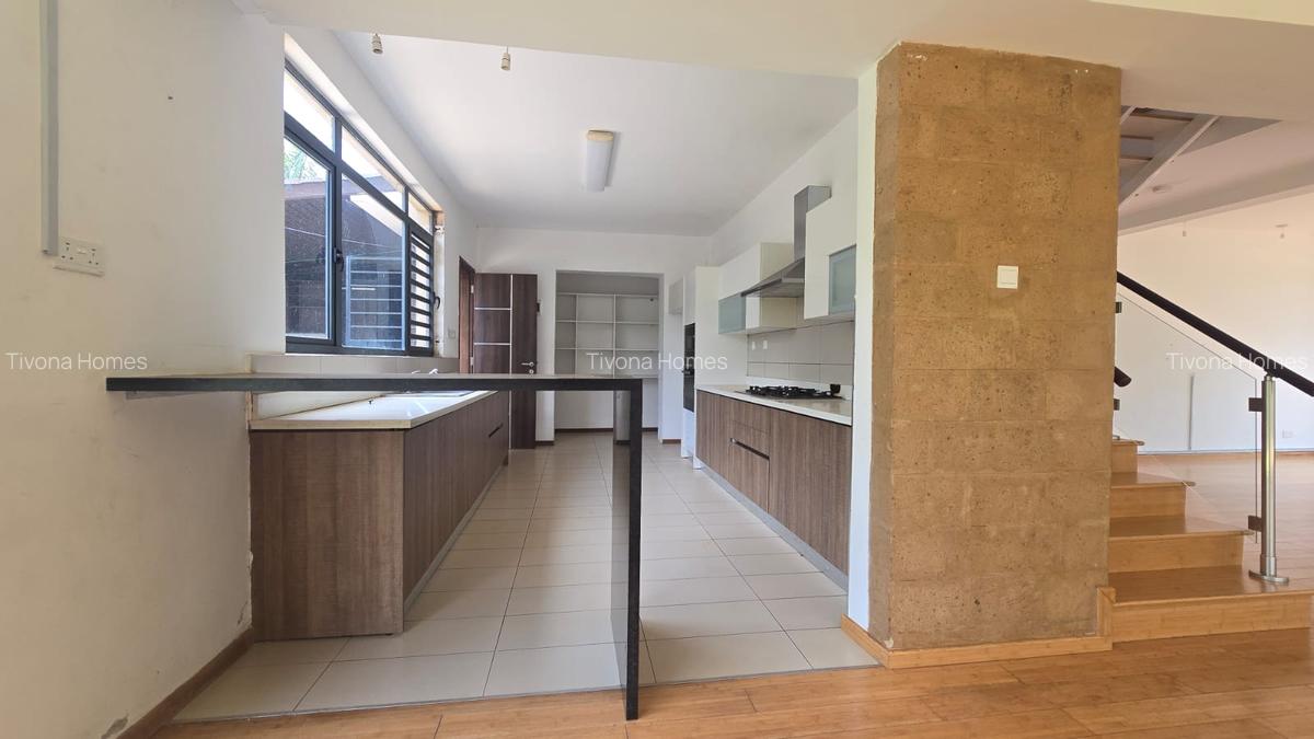 4 Bed House with En Suite in Garden Estate - 7
