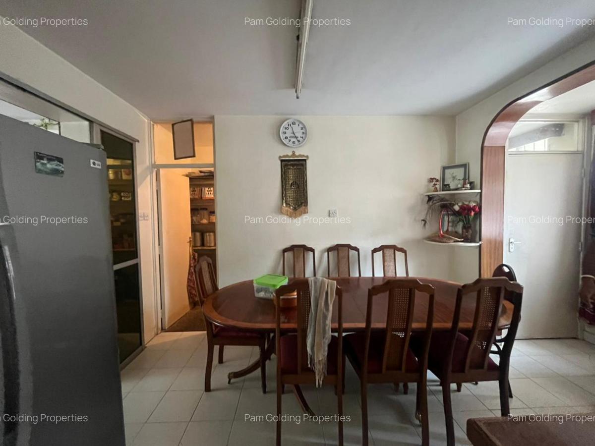 3 Bed Apartment with En Suite at Cresent Close - 3