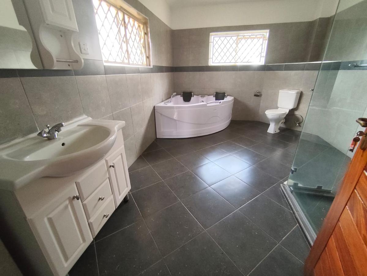 5 Bed House with Swimming Pool in Runda - 13