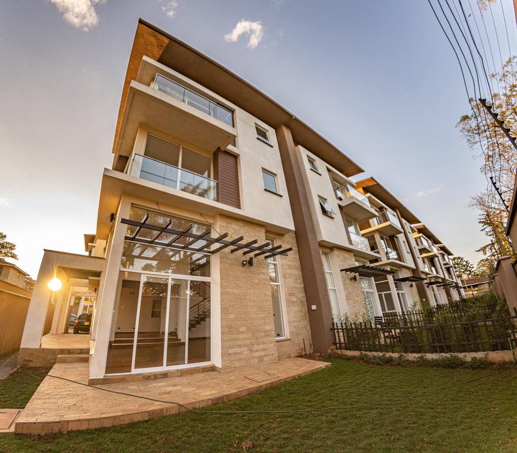 4 Bed Townhouse with En Suite at Lavington - 1