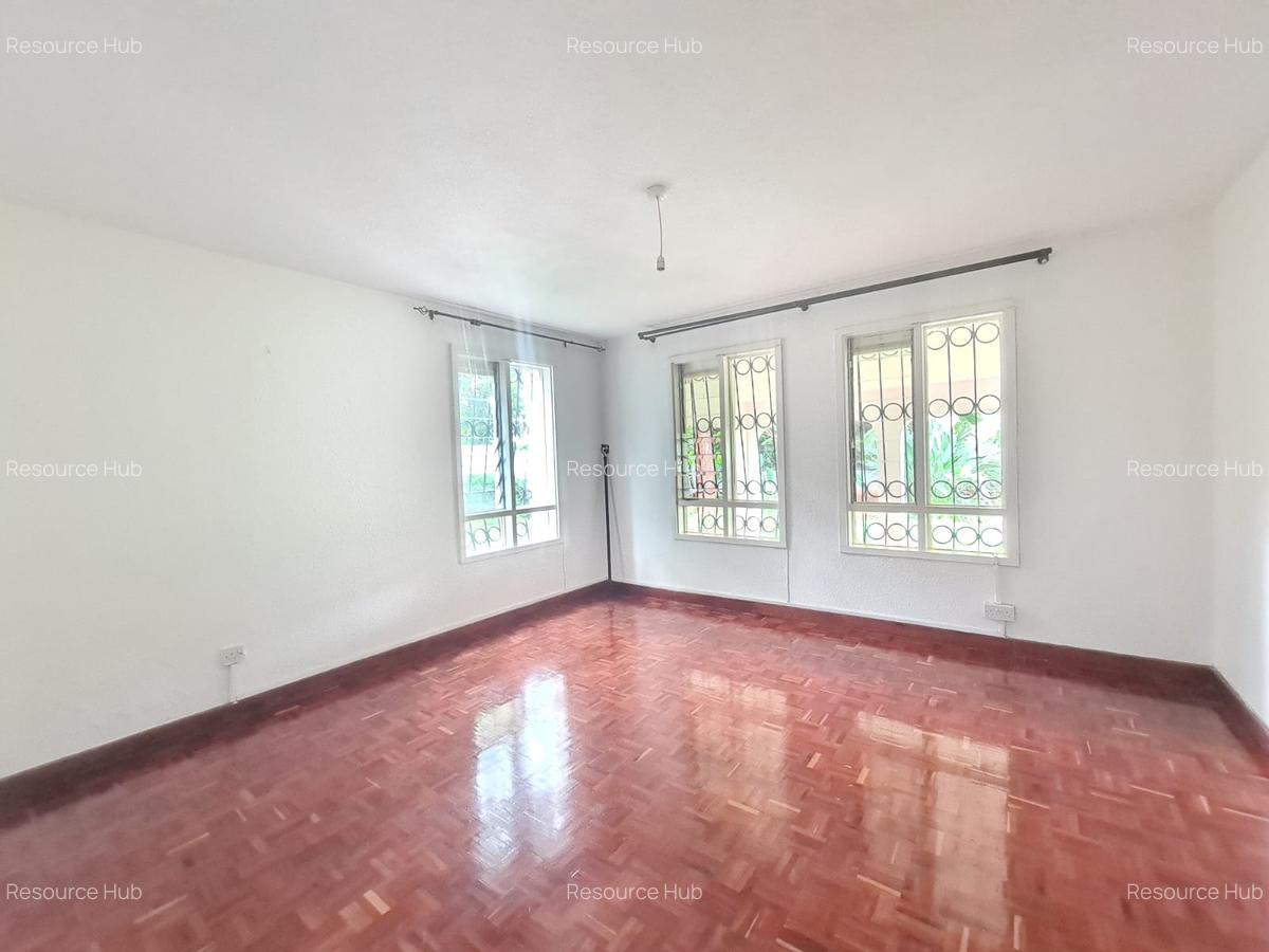 4 Bed House with En Suite at Hillview - 9