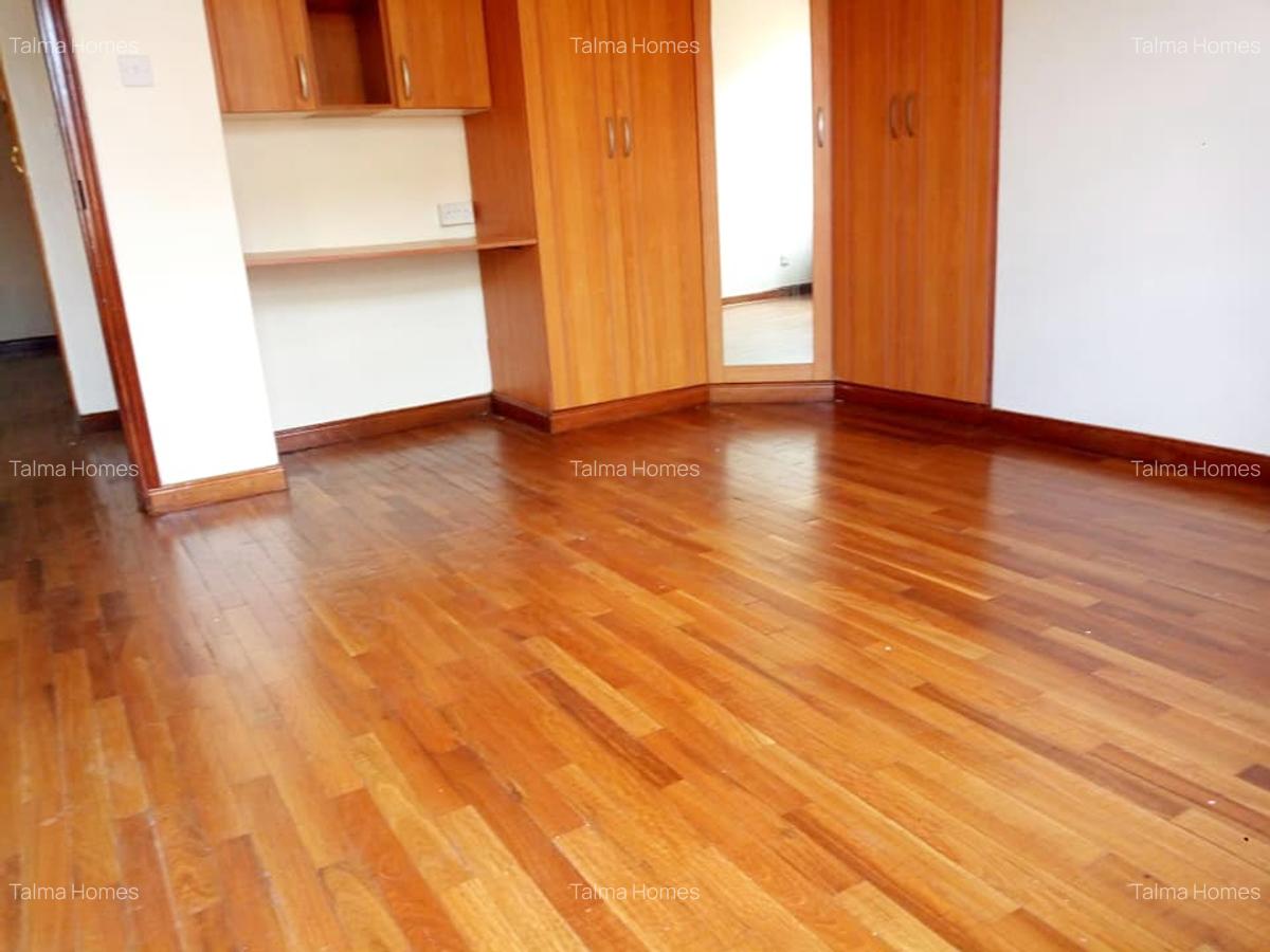 5 Bed Townhouse with En Suite at James Gichuru Road - 19