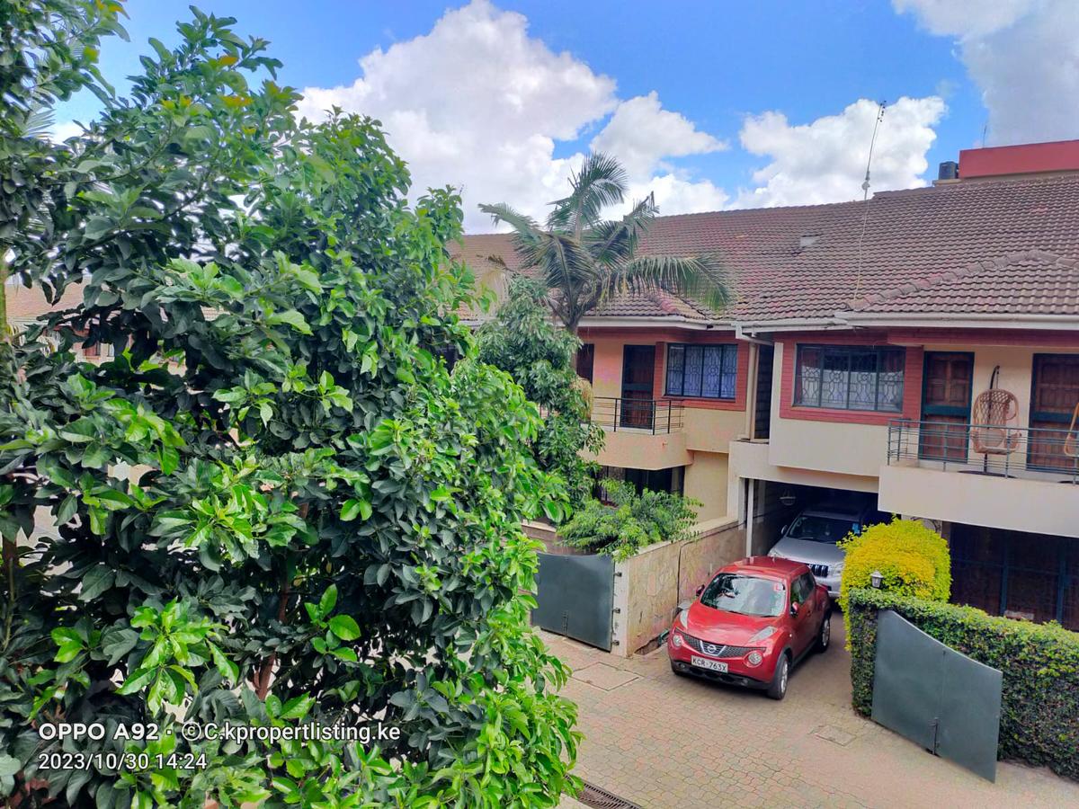 5 Bed Townhouse with En Suite in Lavington - 2