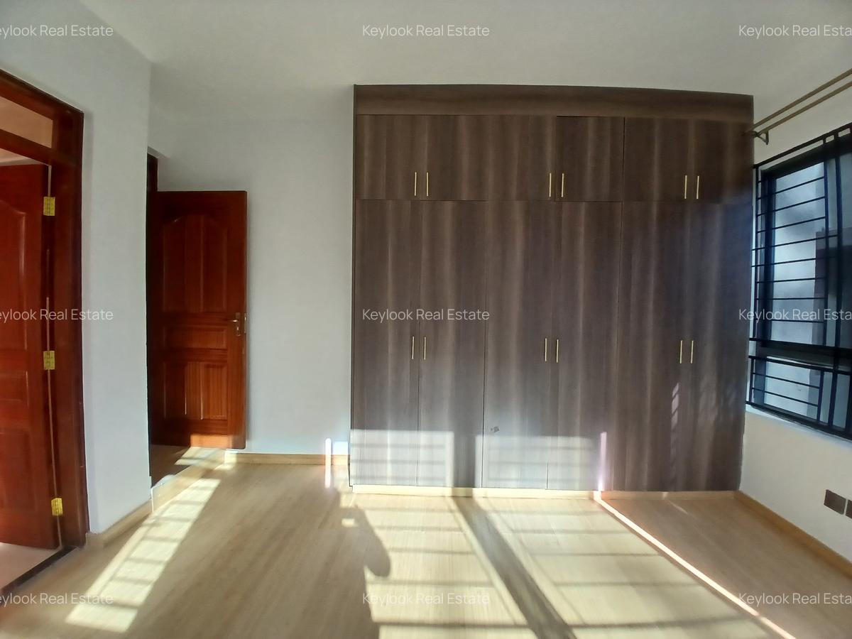 5 Bed Townhouse with En Suite at Lavington Green - 10